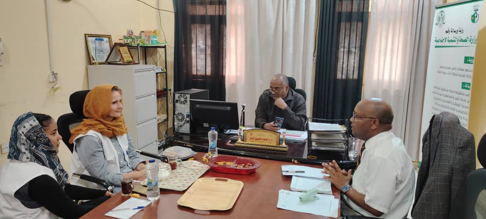 وزارة الصحة بالقضارف تبحث مع منظمة أطباء بلا حدود الهولندية سبل تعزيز التعاون المشترك