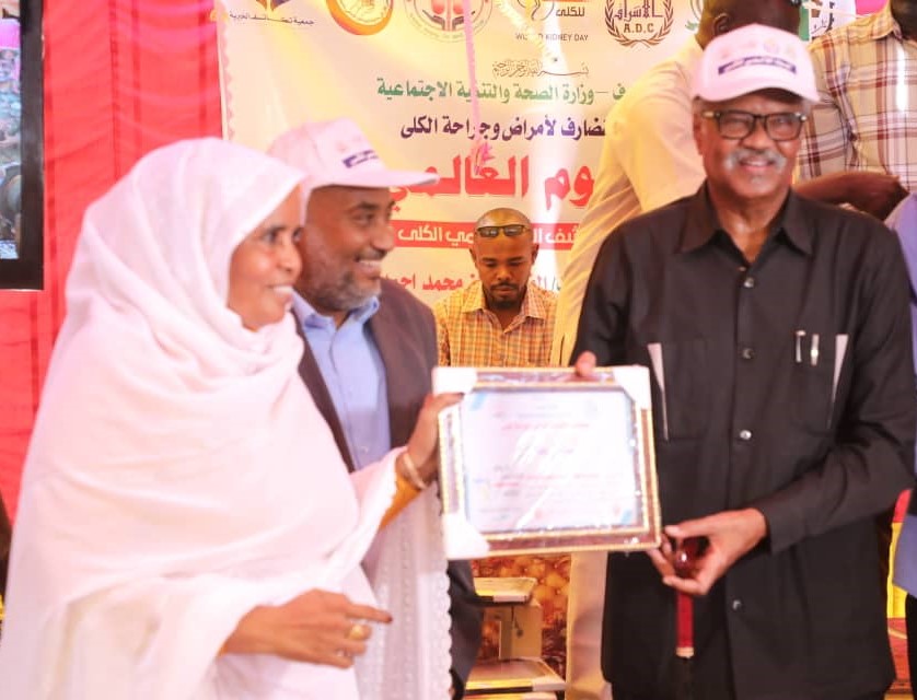 والي القضارف المكلف يشيد بجهود مستشفى القضارف لأمراض وجراحة الكلى ويبشر بإنشاء مراكز جديدة في عدد من محليات الولاية