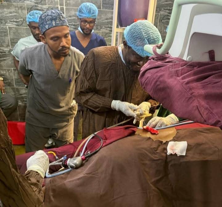 نجاح أول عملية "PCNL" لتفتيت واستخراج حصاوي الكلى بدون جراحة بولاية القضارف